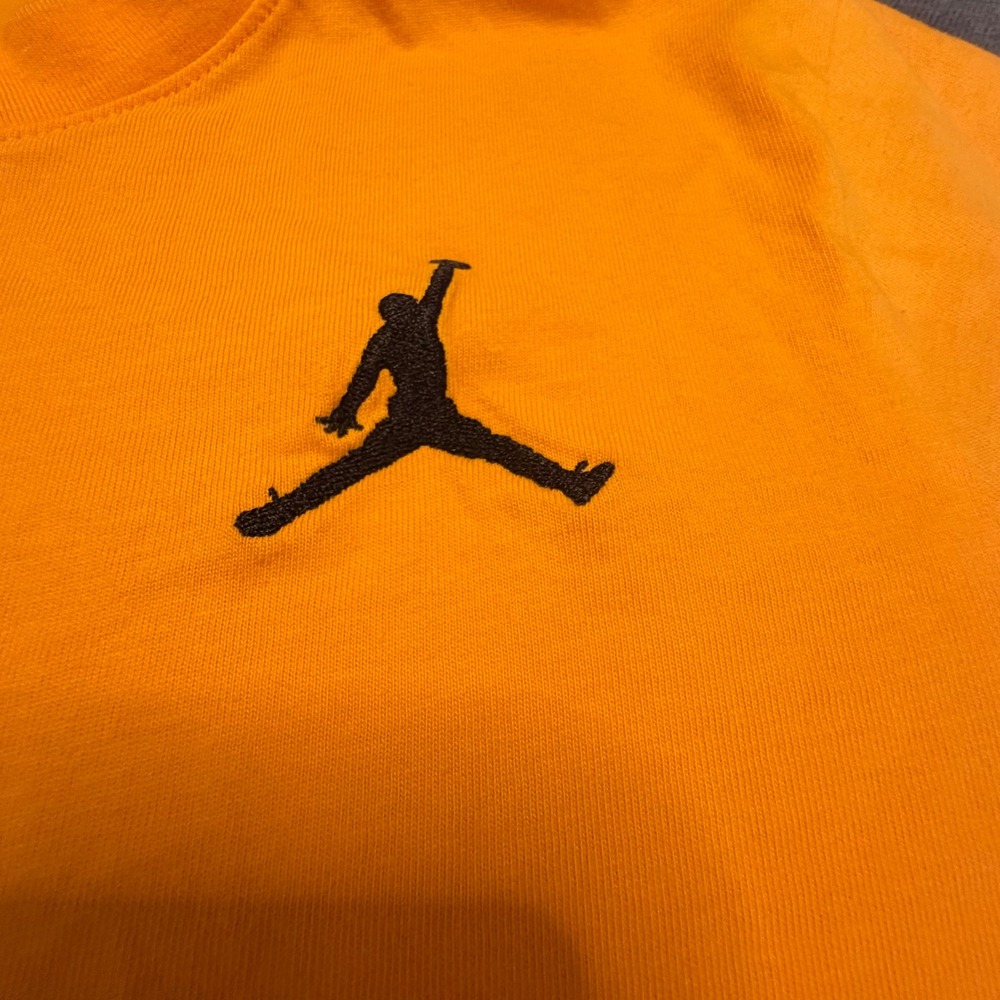 Jordan Jumpman Embroidered Logo T-Shirt Orange Mens Size Medium Short Sleeve - Picture 2 of 4